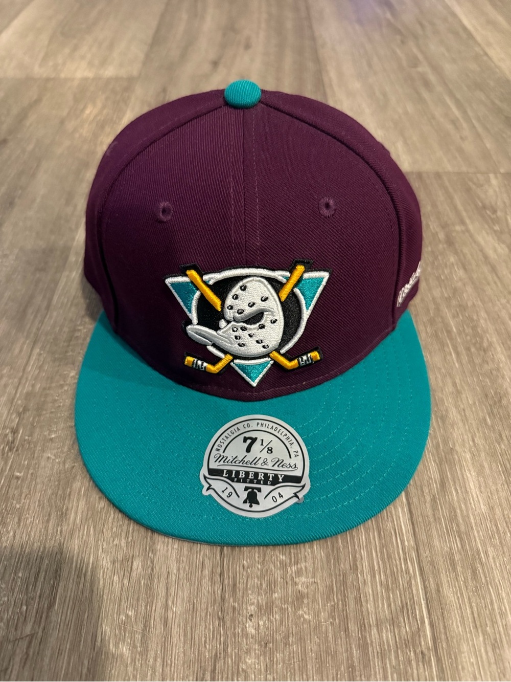Mighty Ducks Mitchell & Ness Fitted hat size 7 1/8 new